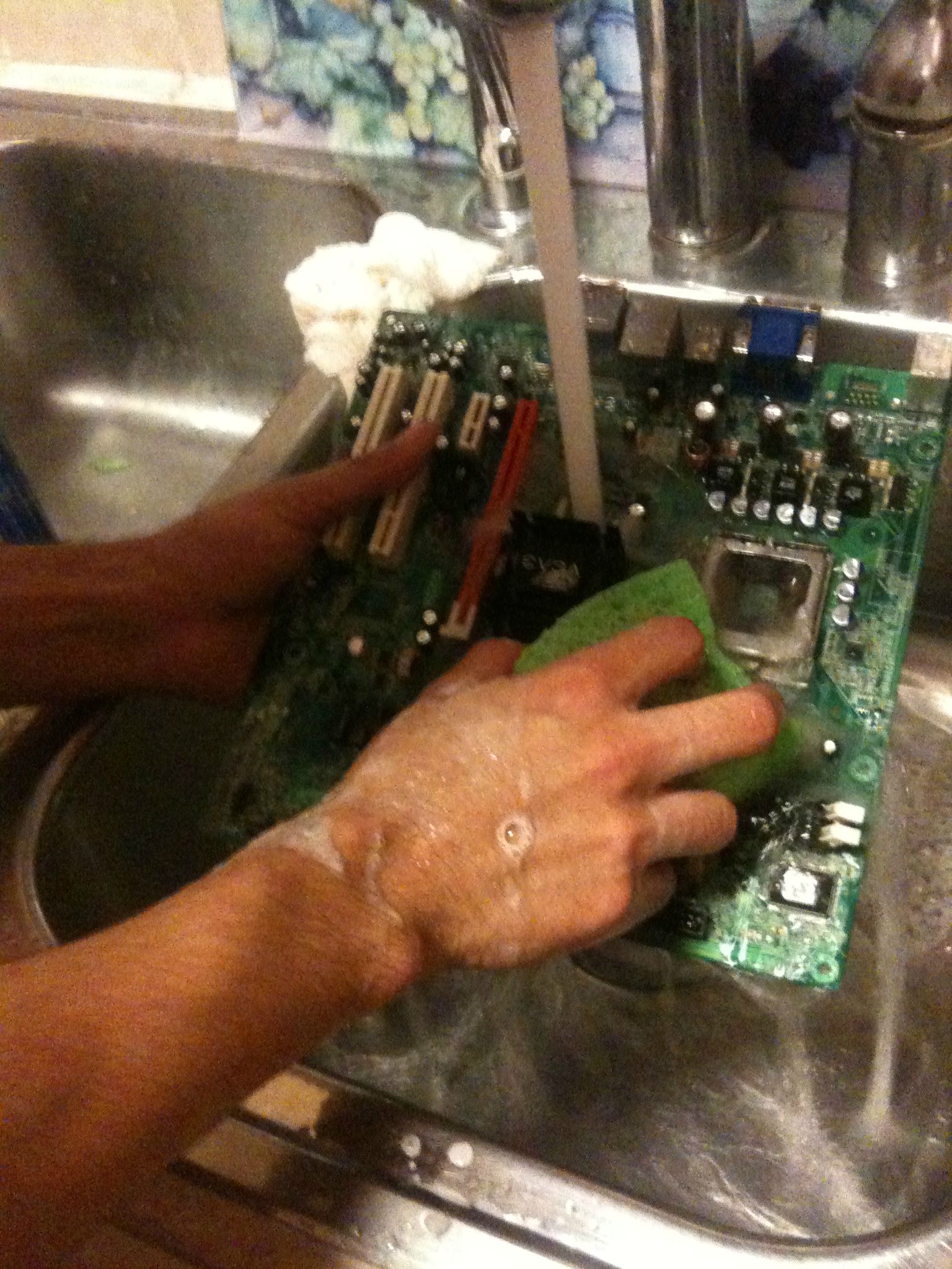 how_to_clean_your_motherboard.jpg