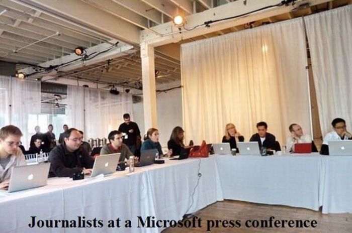 journalists_at_microsoft_press_conference.jpg