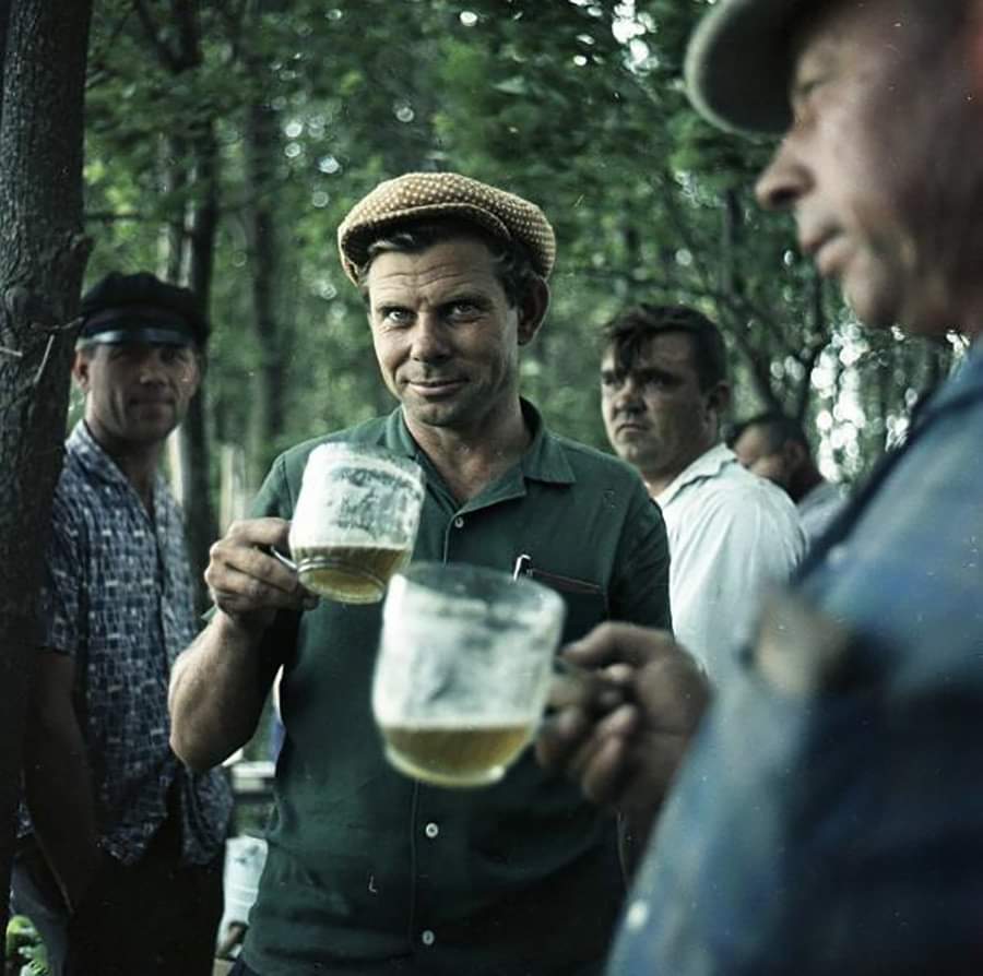 beer_drinkers_1960s.jpg