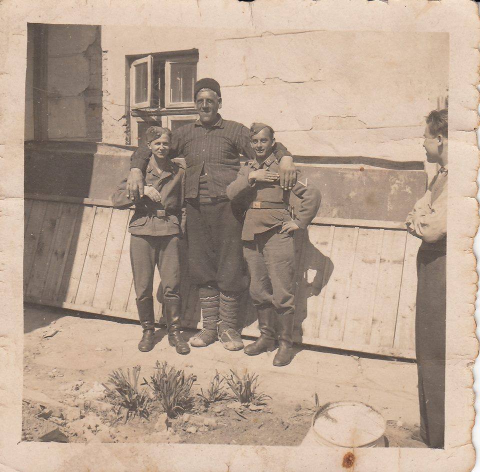 bulgarian_with_german_soldiers_ww2.jpg