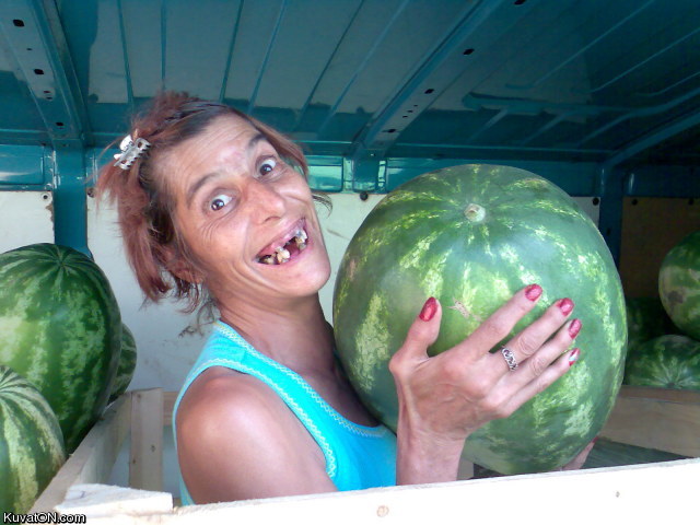 hotbabe_with_huge_melons.jpg