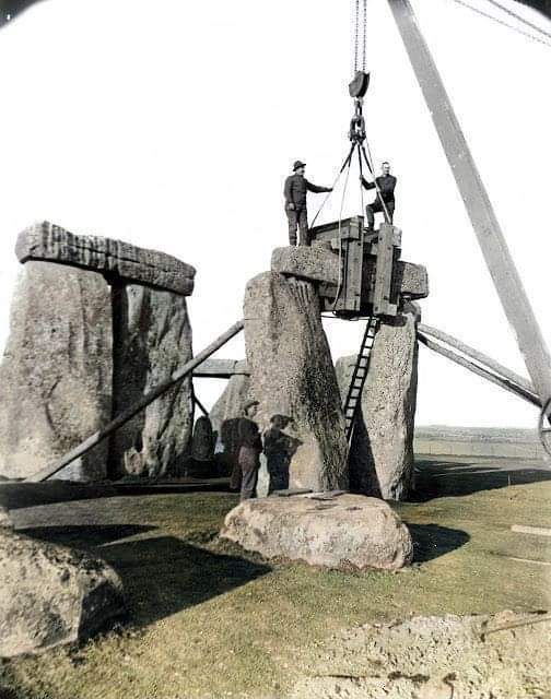 stonehendge_reconstruction_1919.jpg