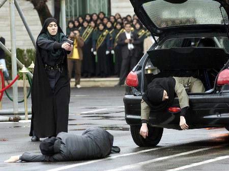 female_iran_cops_001.jpg