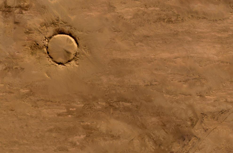 meteorit_v_Sahara-1_9km_krater.jpg