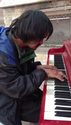 homeless-piano-player