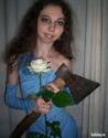samotna devojka s bradvichka za rozi